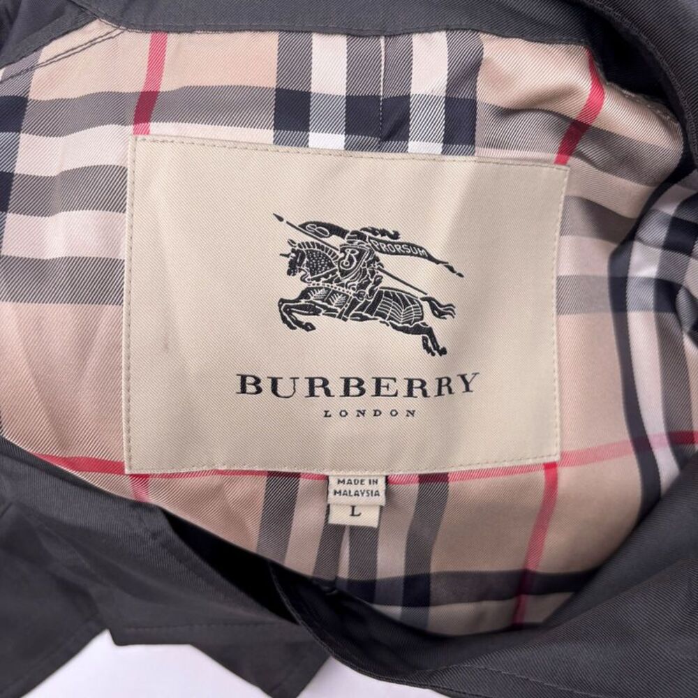 Burberry Black Trench Coat with Classic Check Lining - Picture 6 of 6